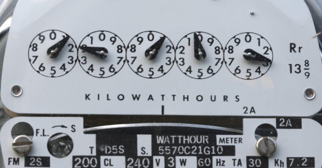 A measurement gauge for kilowatts and their relation to hours.