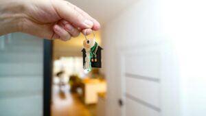 keys to new apartment